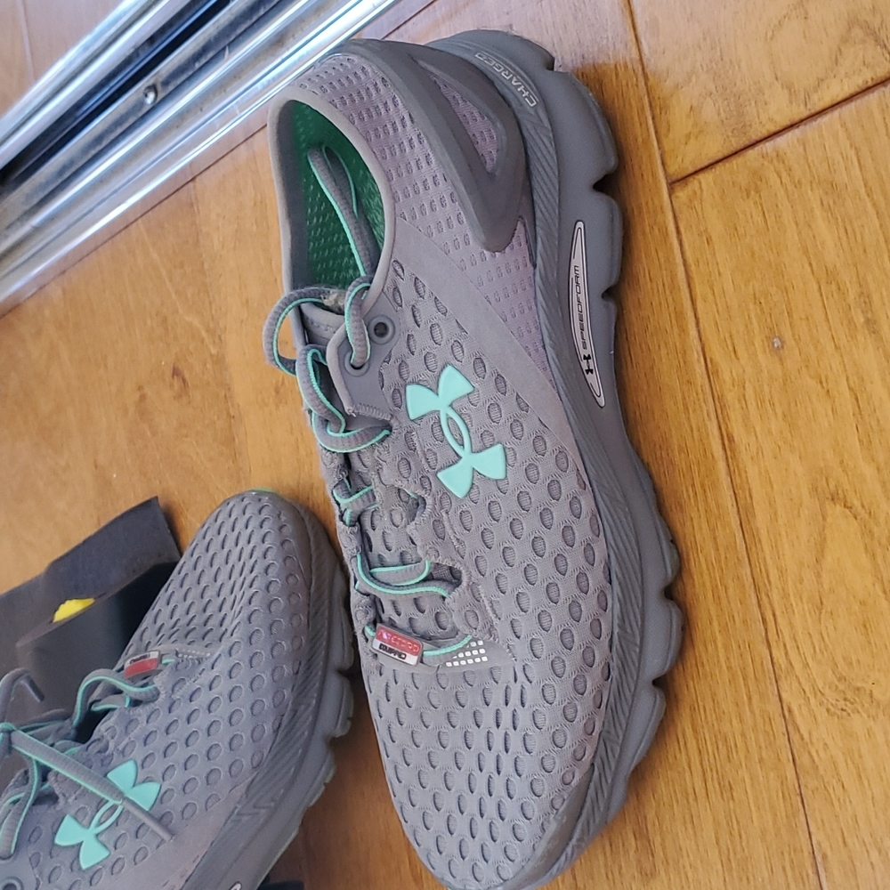 Shoes - Picture 2 of 4